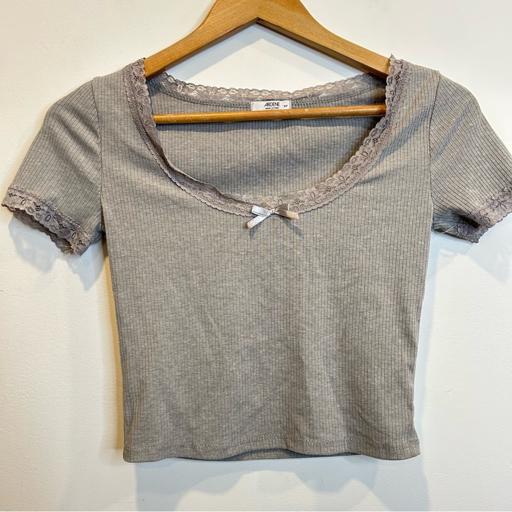 ☀️ 3/$15 Ardene Ribbed Scoop Neck Short Sleeve Crop Baby Tee with Bow Taupe
